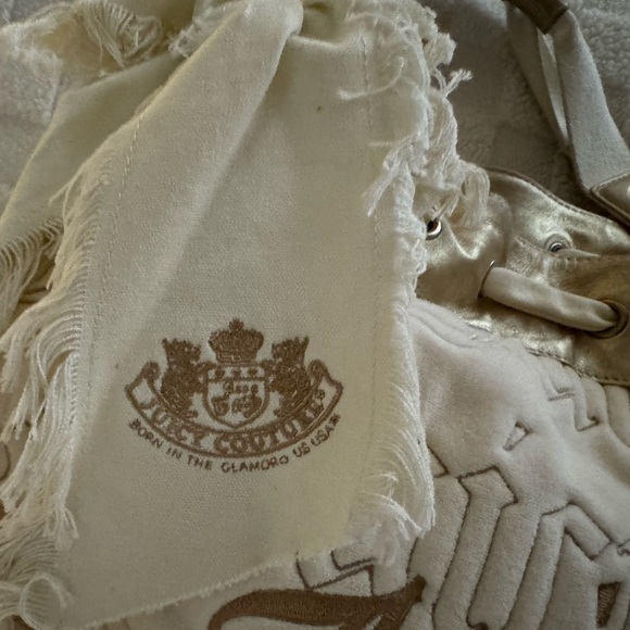 Juicy Couture White and Gold Shoulder Bag - Picture 2 of 7